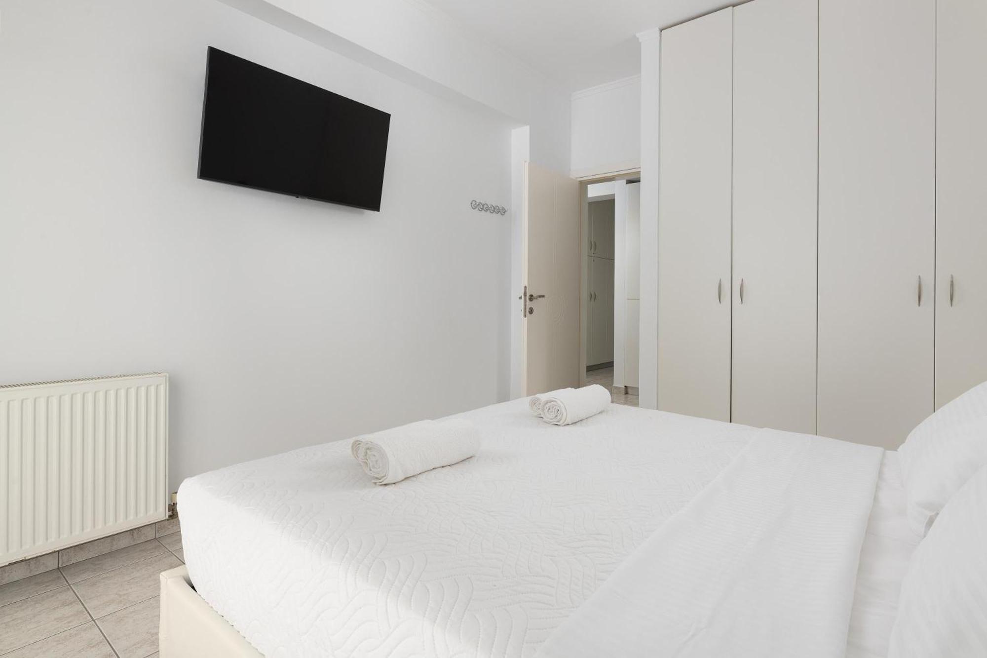 White&Blue Luxury Suites Ialysos  Exterior photo
