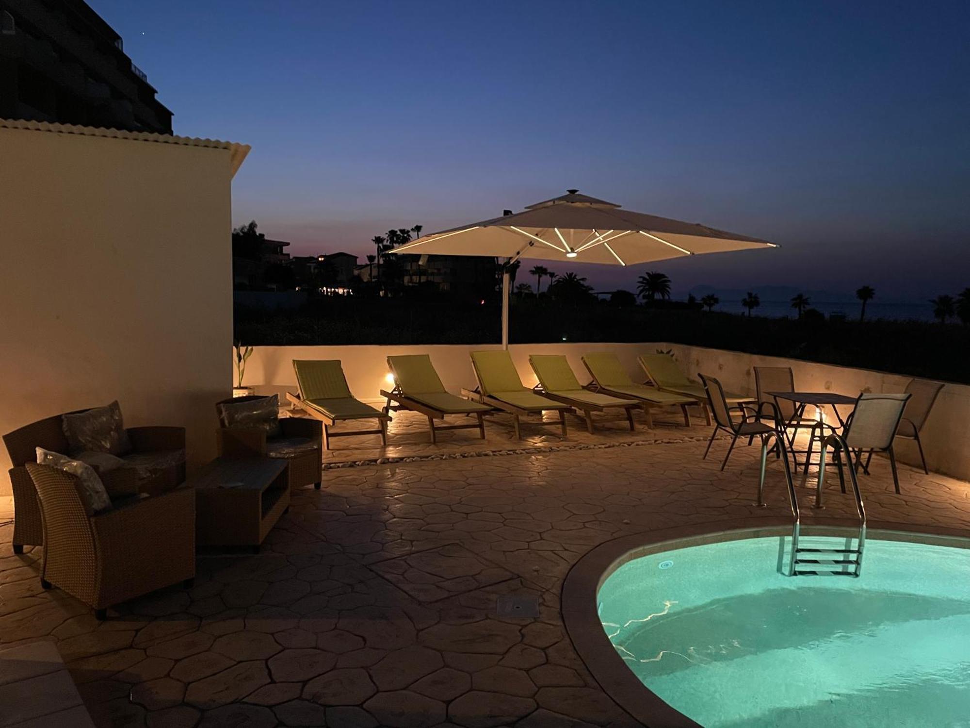 White&Blue Luxury Suites Ialysos  Exterior photo