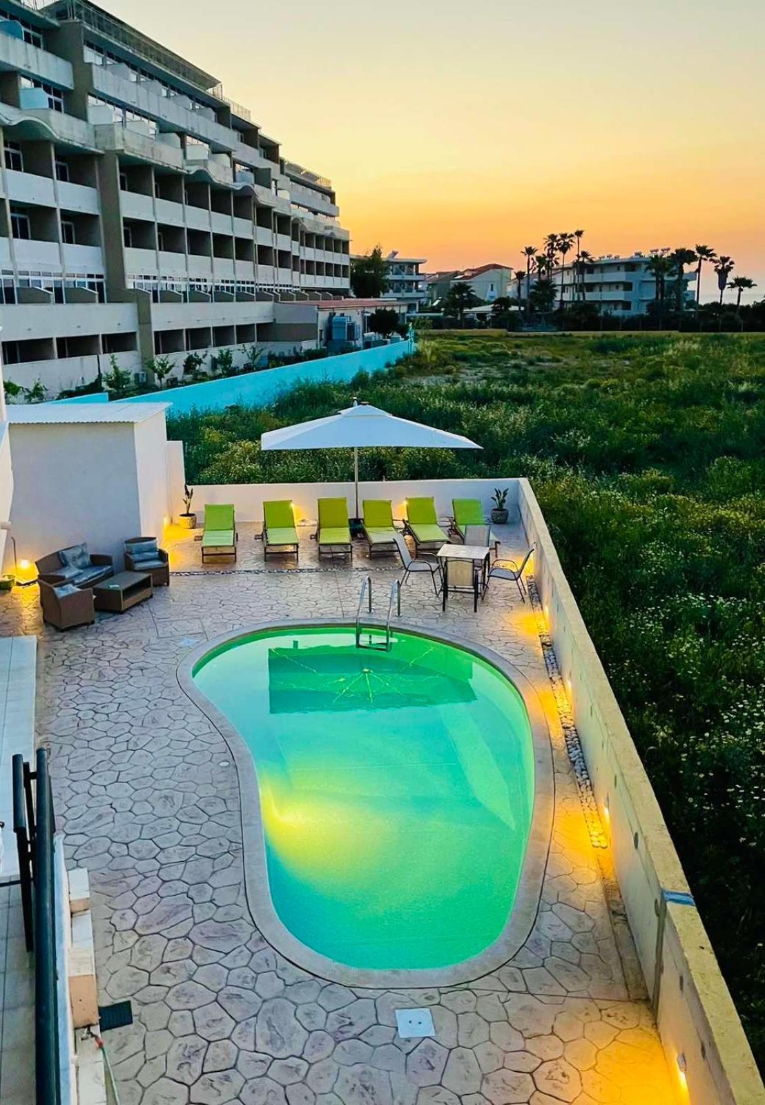 White&Blue Luxury Suites Ialysos  Exterior photo